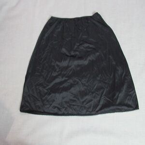 Vanity Fair Half Slip Womens Size Large Black Skirt Nylon Lace Trim Classy